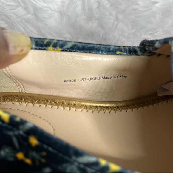 Cabi Carnaby Women’s Navy Blue Floral Velvet Loafer with Gold Hardware Size 7M - Picture 4 of 14